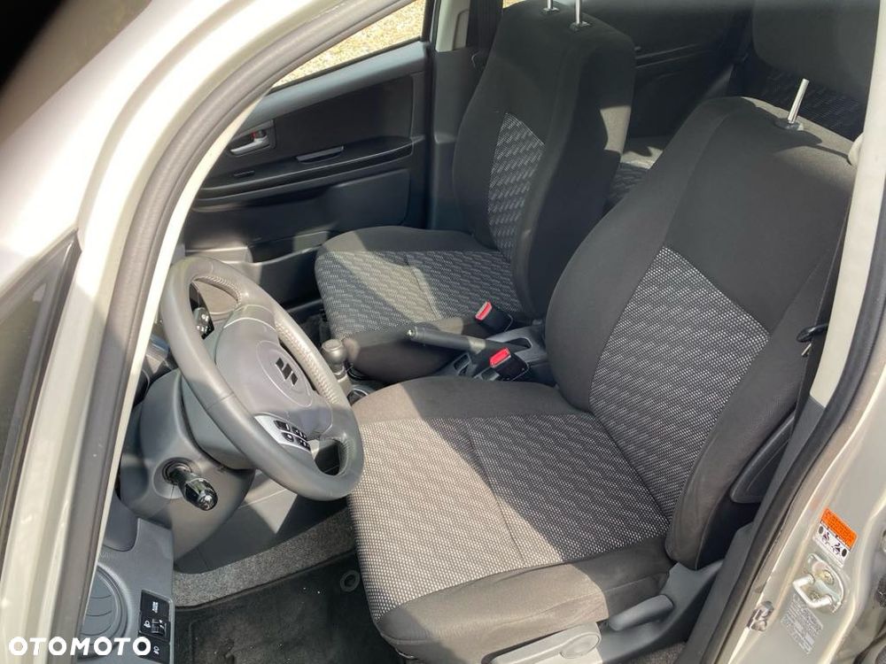 Suzuki SX4 1.6 GS / Premium - 11