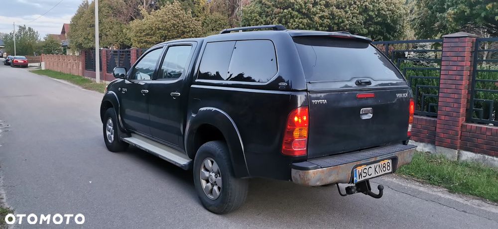 Toyota Hilux 2.5 D-4D DLX + - 4