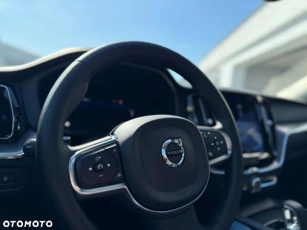 Volvo XC 60 T6 AWD Plug-in Hybrid Plus Bright - 22