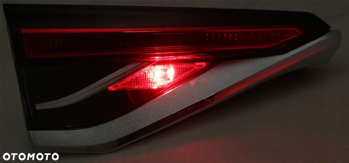 Lampa tyl na wewnętrzna Led Toyota Corolla XI 12 e21 sedan 2018-2023 kpl - 2