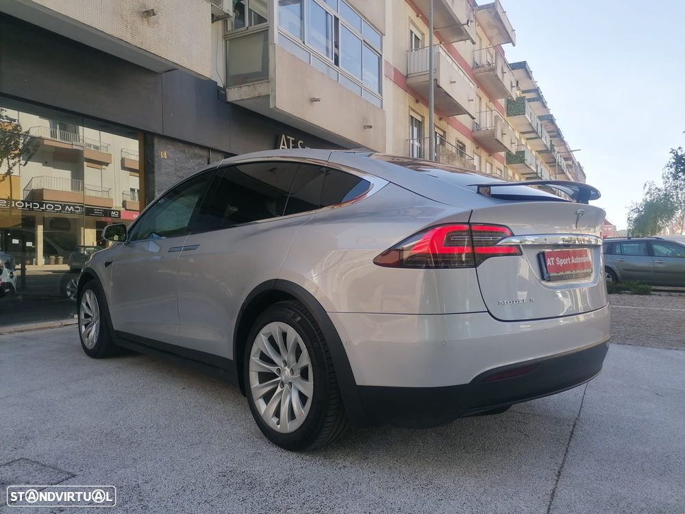 Tesla Model X - 6