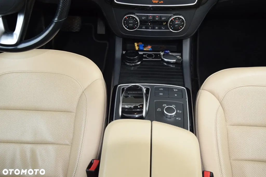 Mercedes-Benz GLS - 22