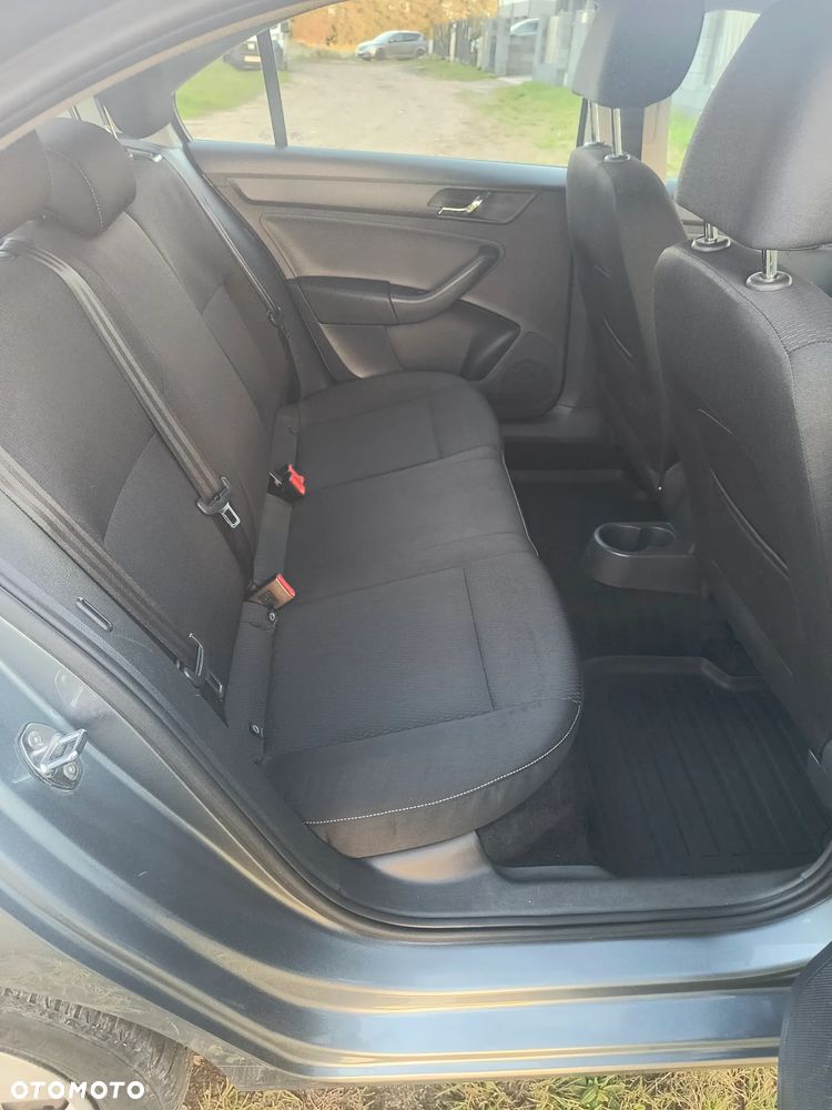 Skoda RAPID - 12