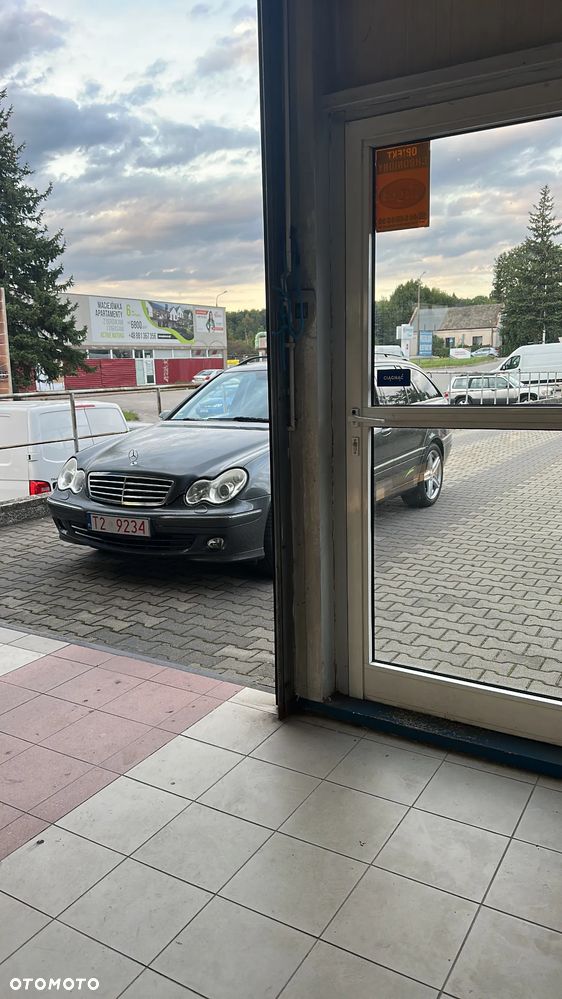 Mercedes-Benz Klasa C 350 T Avantgarde 4-Matic - 17