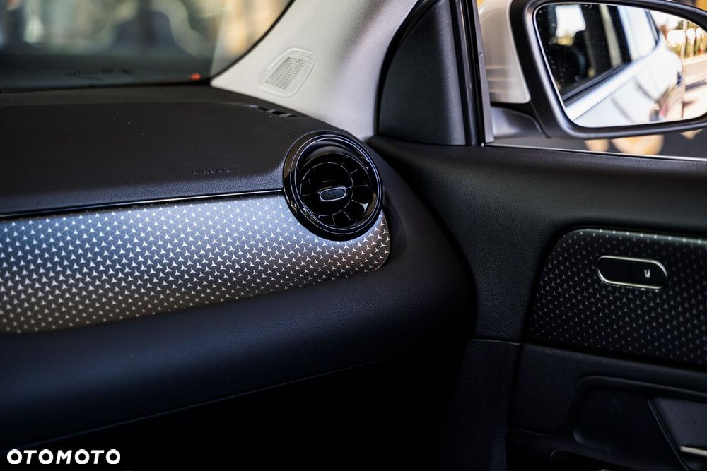 Mercedes-Benz GLA - 22