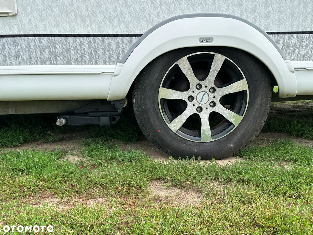 Hobby 560 CFE PREMIUM z napędem i pompowanym przedsionkiem. - 8