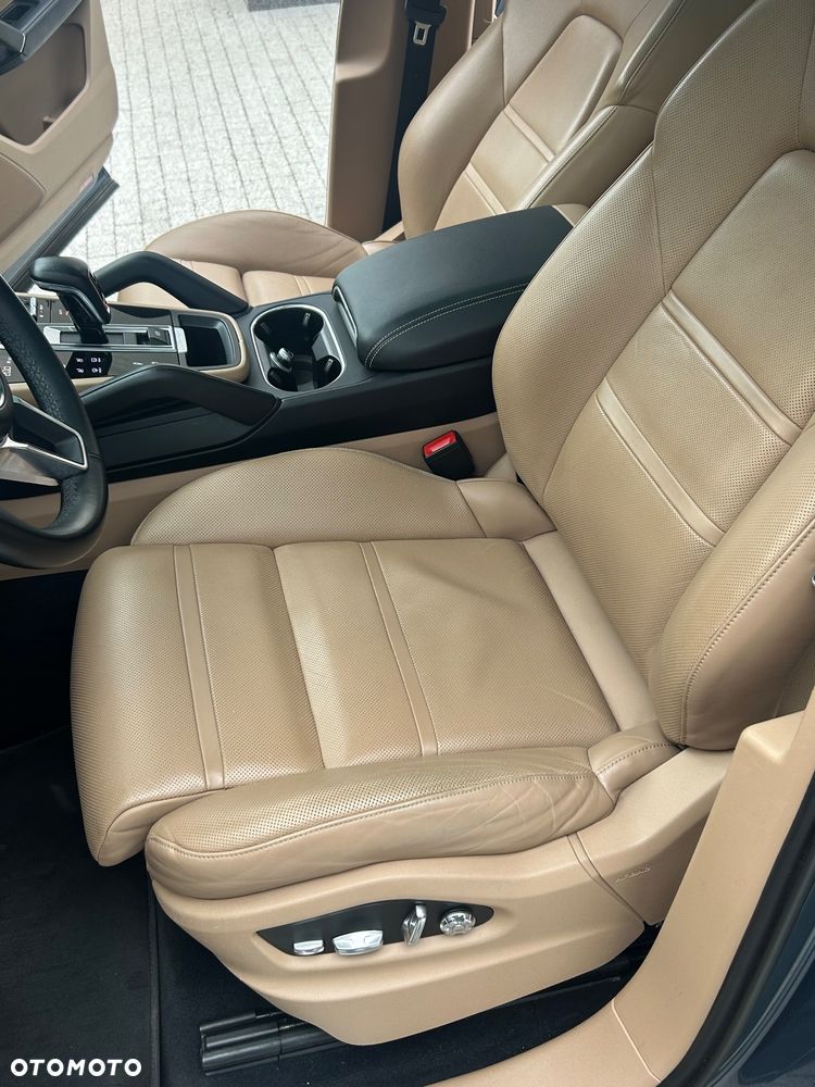 Porsche Cayenne S - 16
