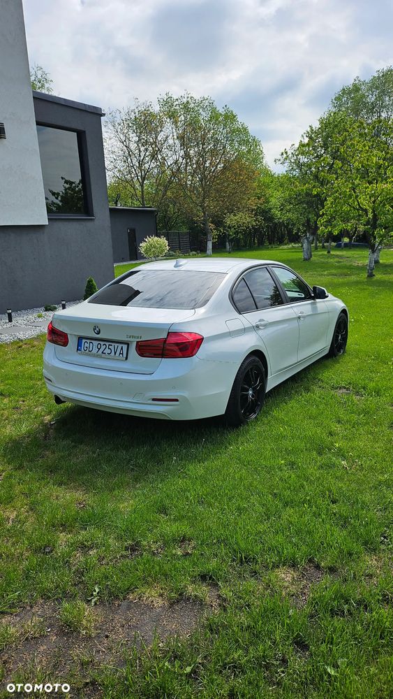 BMW Seria 3 318i - 3