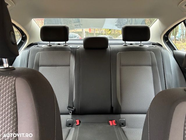 Volkswagen Passat 1.6 TDI Comfortline - 23