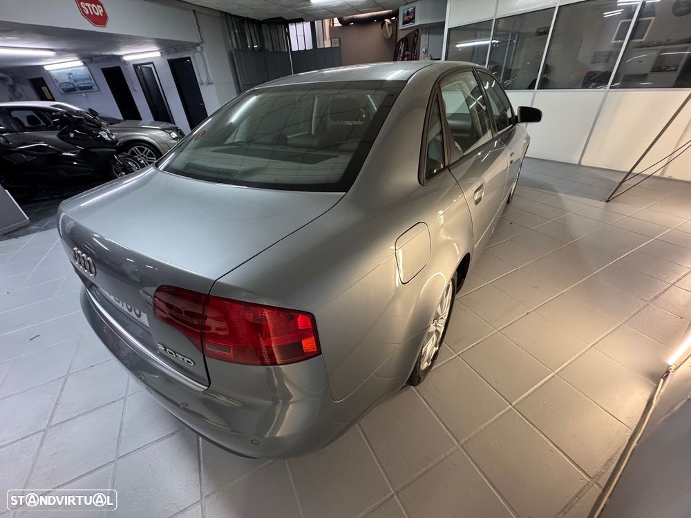Audi A4 2.0 TDI Exclusive - 29