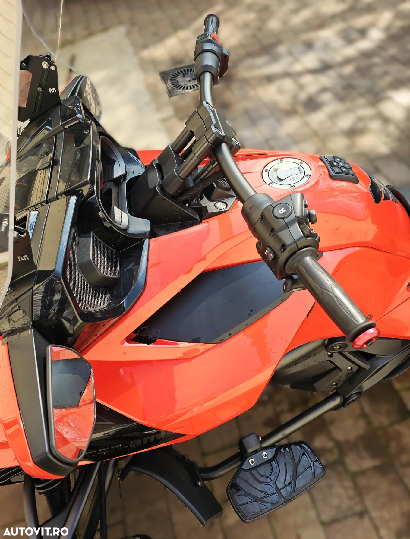 Can-Am Spyder - 12