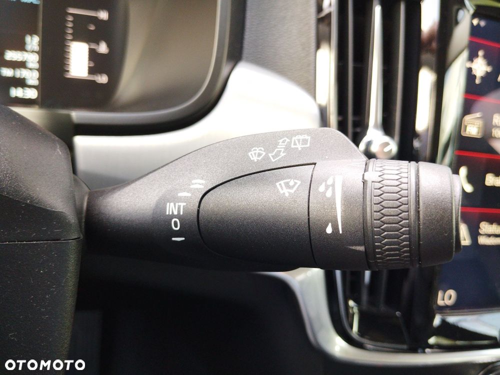 Volvo V90 D5 SCR AWD Momentum - 24