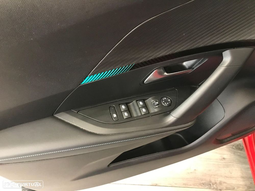 Peugeot e-2008 50 kWh GT - 5