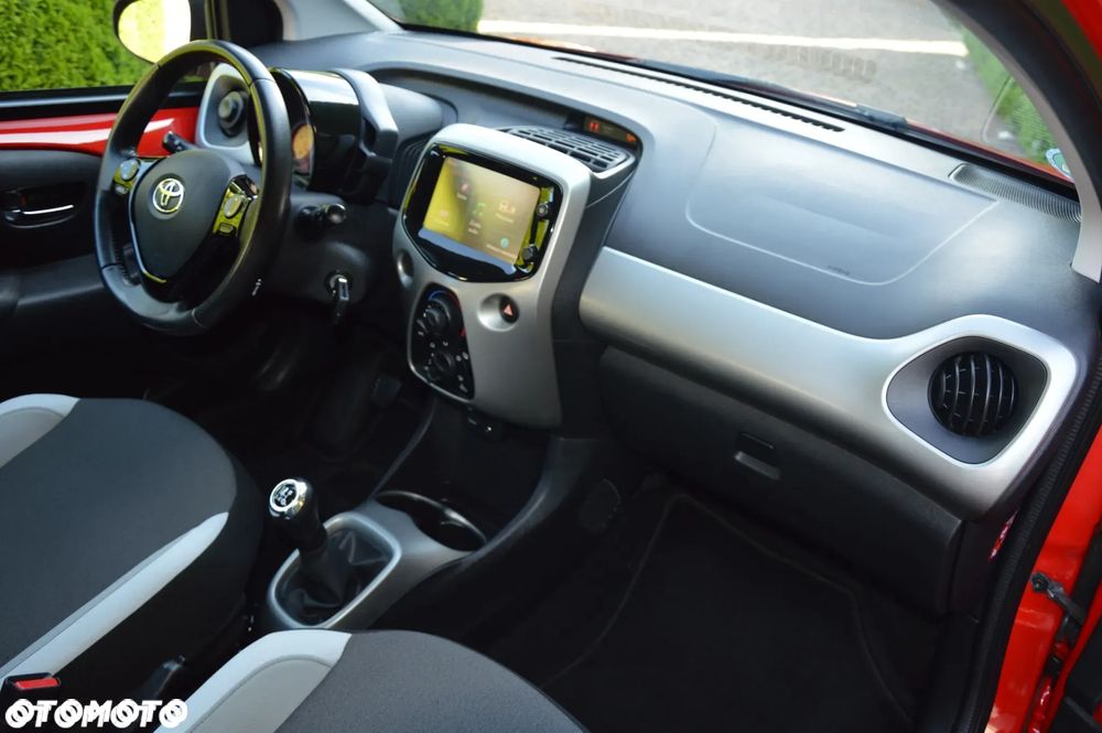 Toyota Aygo x-play touch - 7