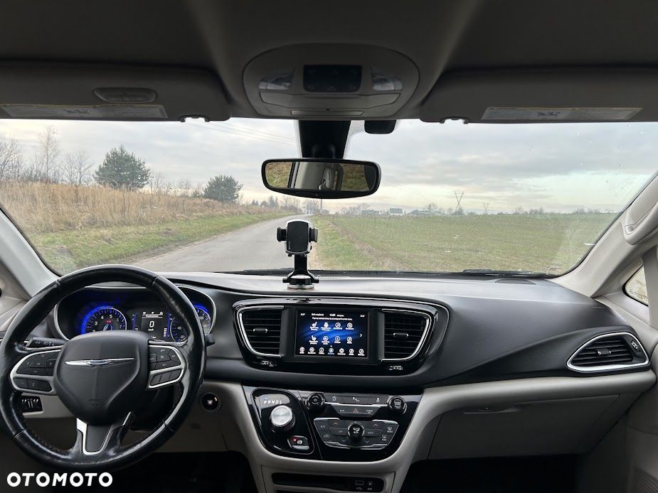 Chrysler Pacifica - 31