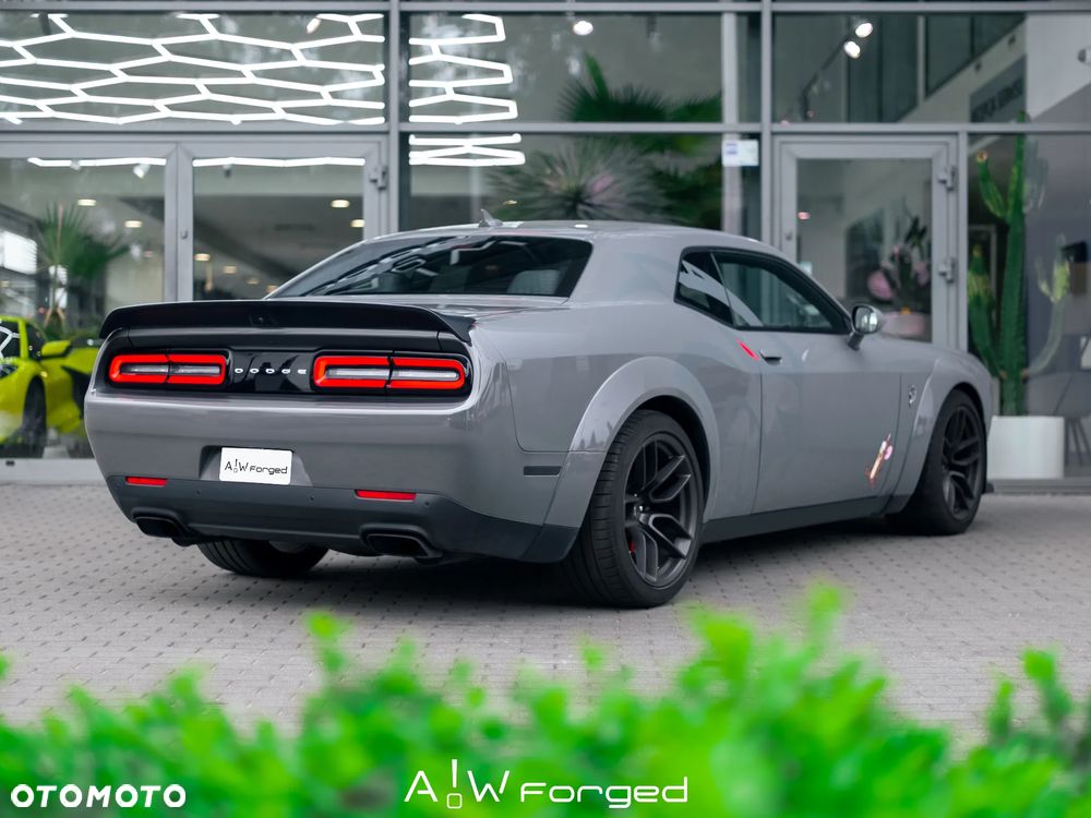 Dodge Challenger 6.2 Hellcat - 11