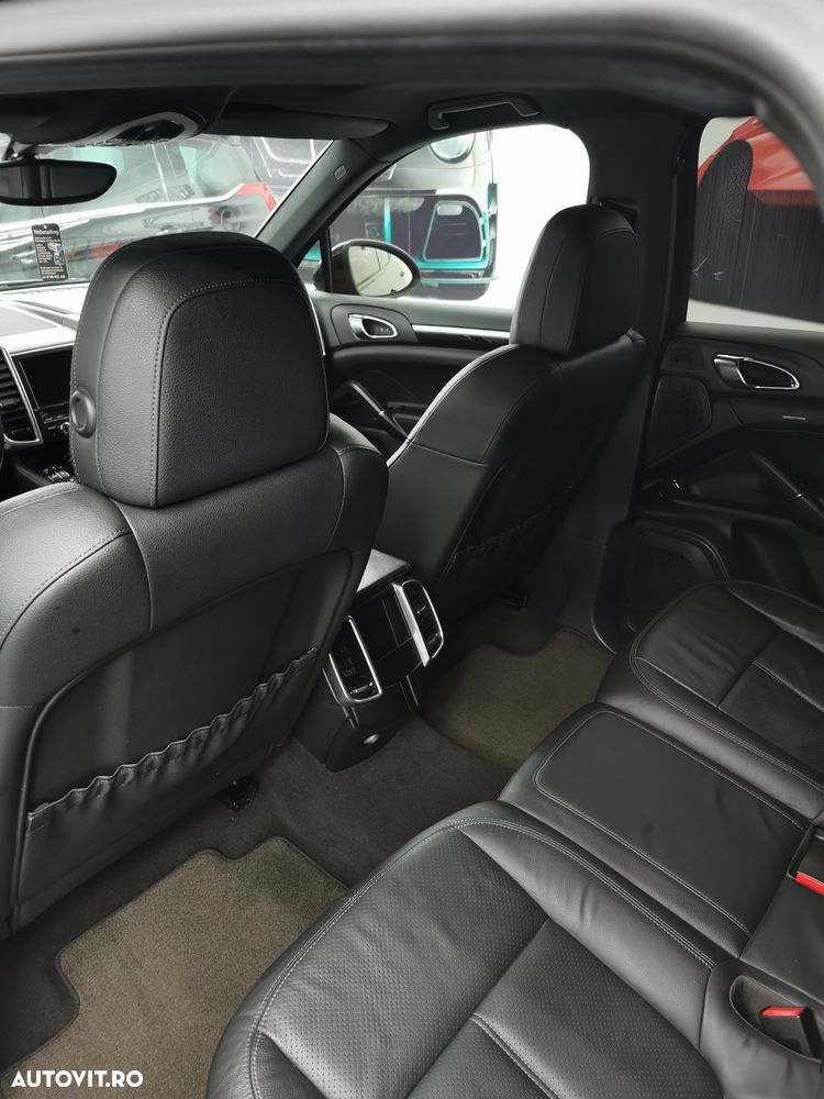 Porsche Cayenne - 24