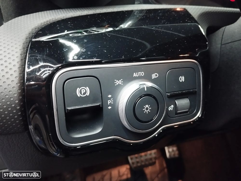 Mercedes-Benz A 180 d 8G-DCT AMG Line - 19