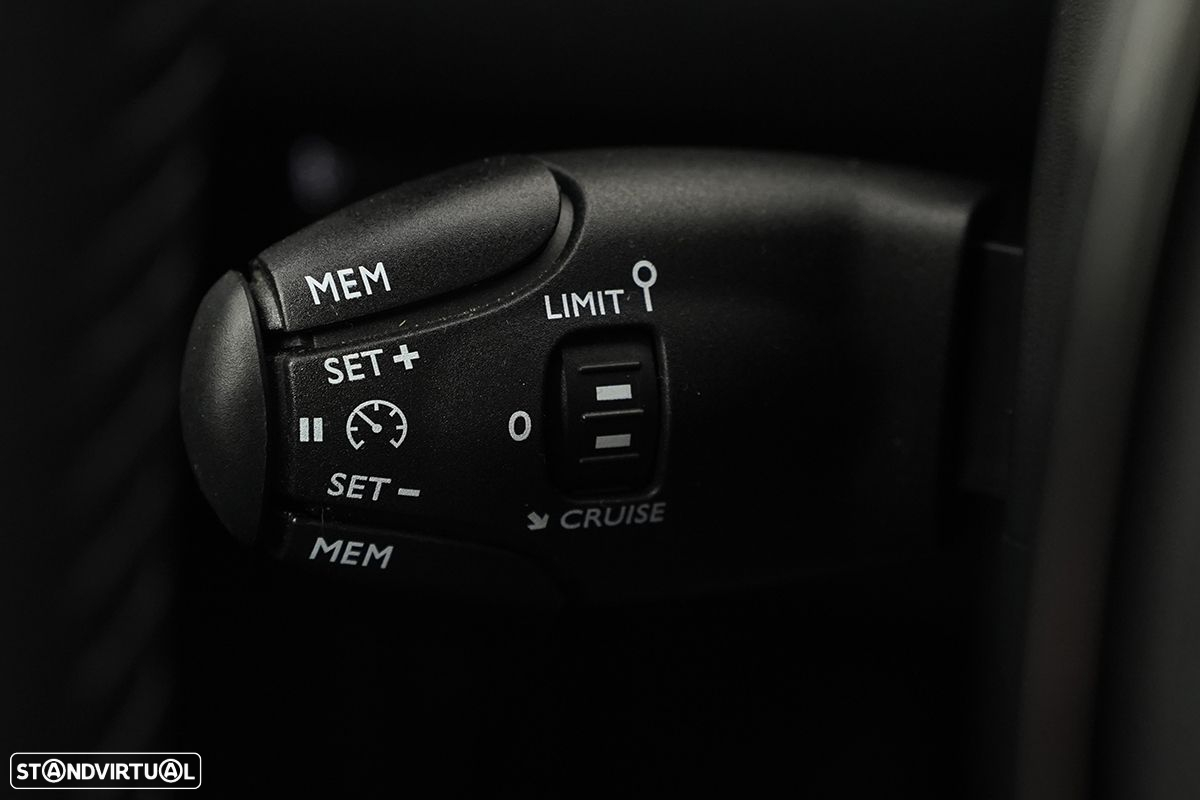 Peugeot 2008 1.2 PureTech Allure - 18
