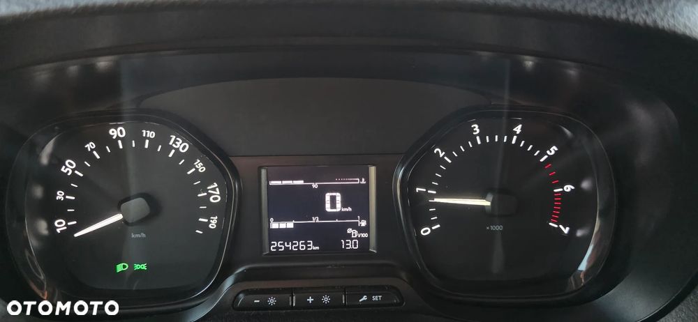 Opel Vivaro - 18
