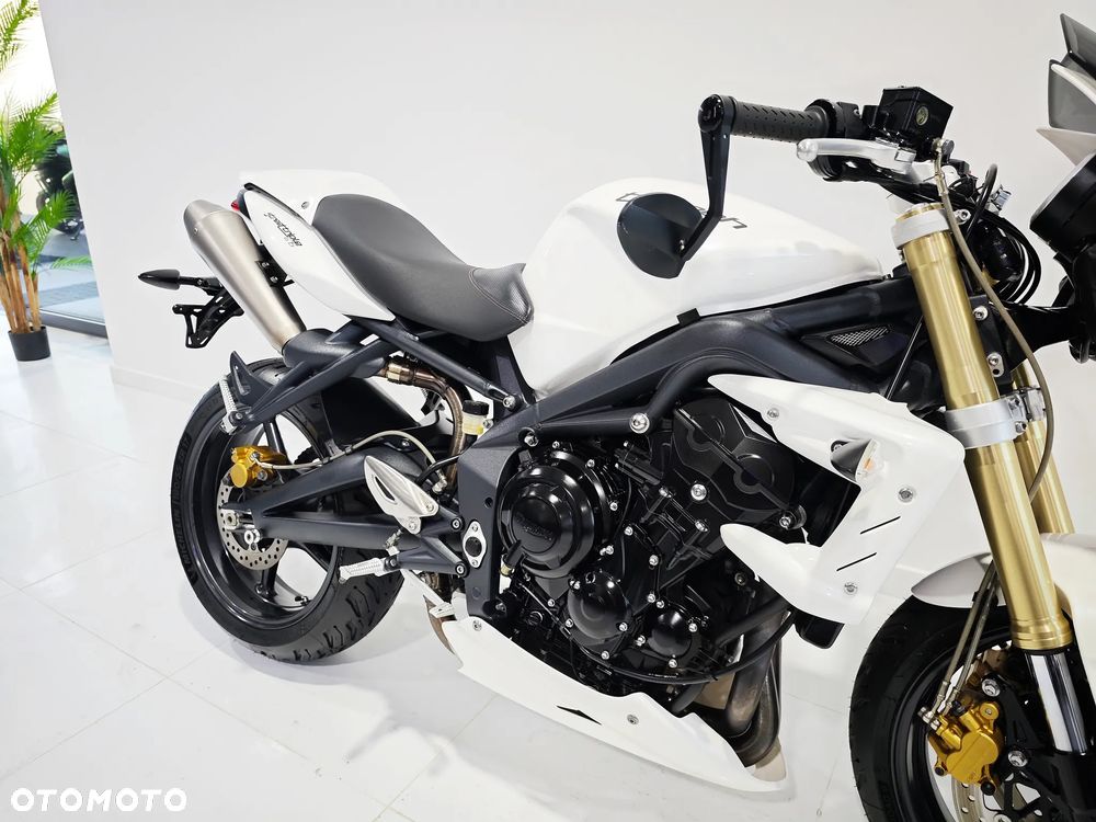 Triumph Street Triple - 10