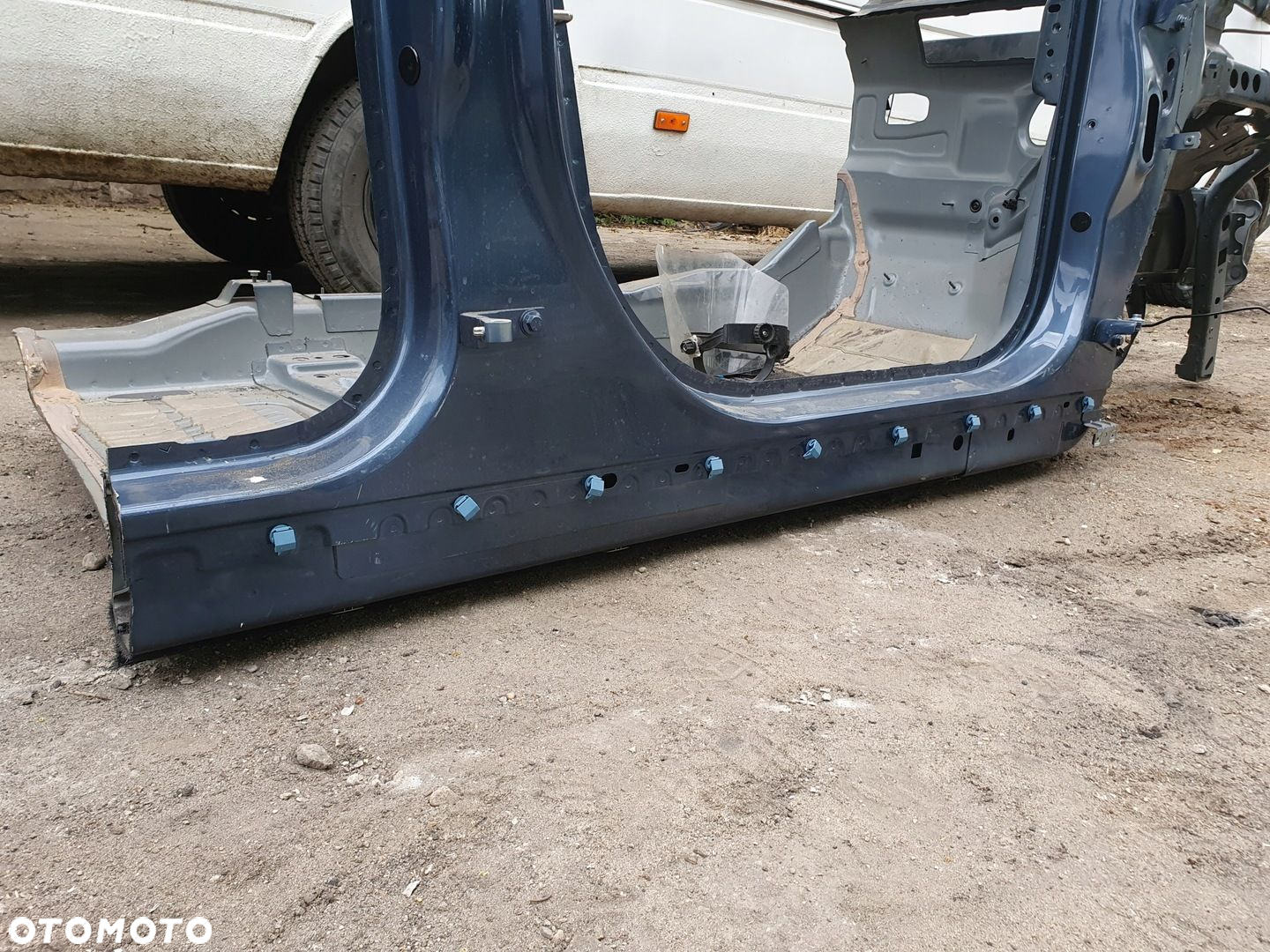 fartuch próg słupek prawy Ford Kuga mk3 - 2