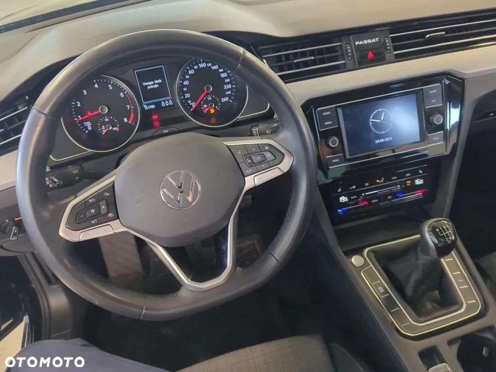 Volkswagen Passat 1.5 TSI EVO Business - 10