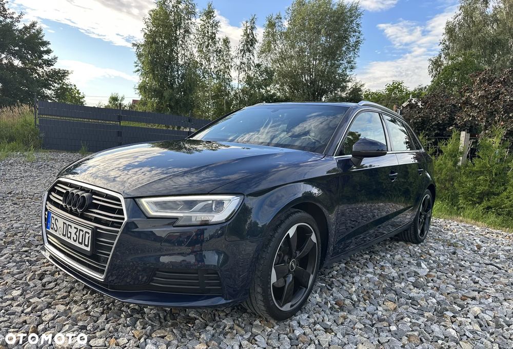 Audi A3 Sportback 2.0 TDI design - 12