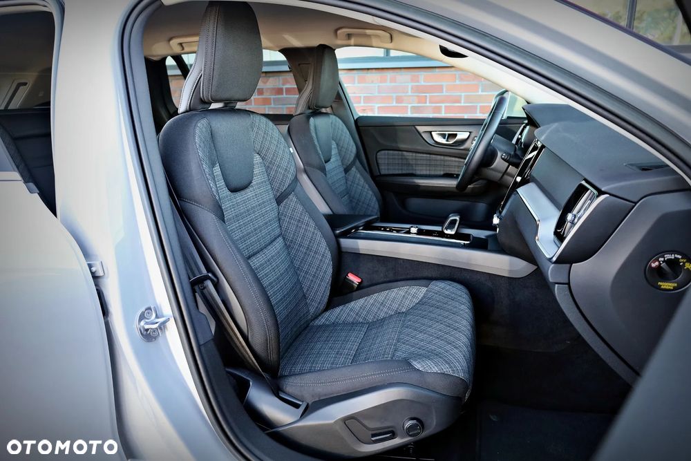 Volvo V60 B4 D Core - 23
