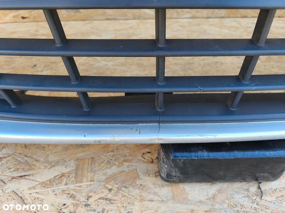 VW Touran II 10-15r zderzak przód przedni Grill - 2