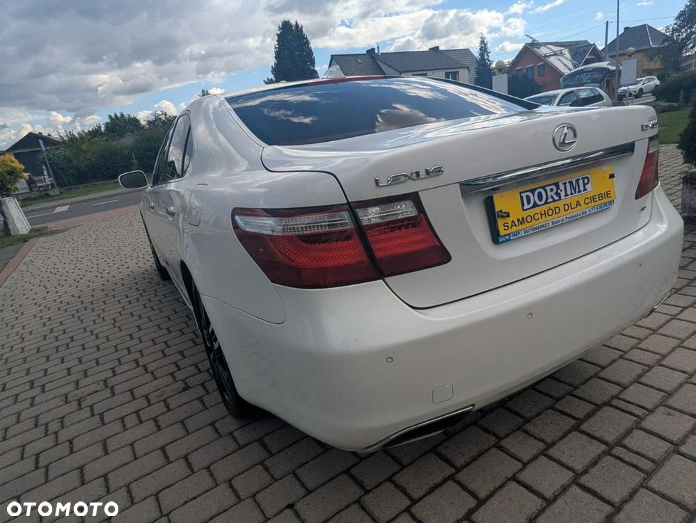 Lexus LS 460 AWD - 11