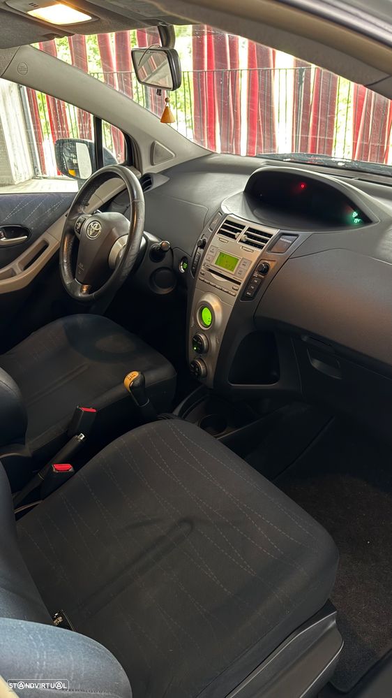 Toyota Yaris 1.0 VVT-i Sol AC+VSC - 11