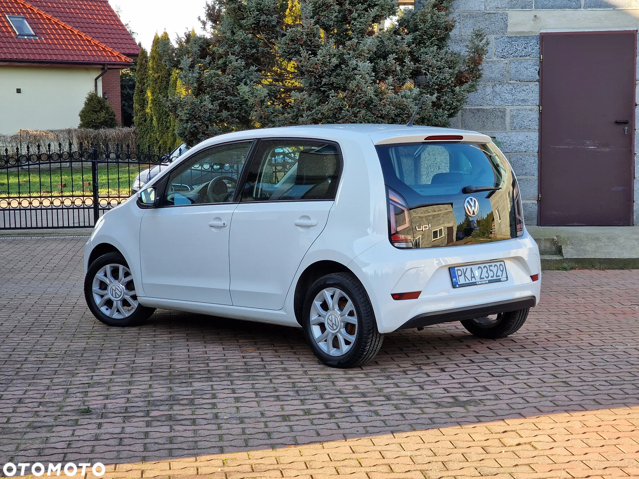 Volkswagen up! (BlueMotion Technology) move - 8
