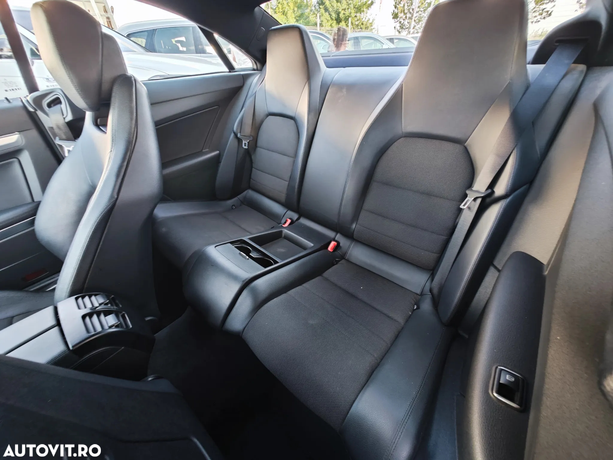 Mercedes-Benz E 220 CDI DPF Coupe BlueEFFICIENCY 7G-TRONIC Avantgarde - 11