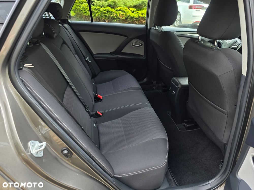 Toyota Avensis - 23