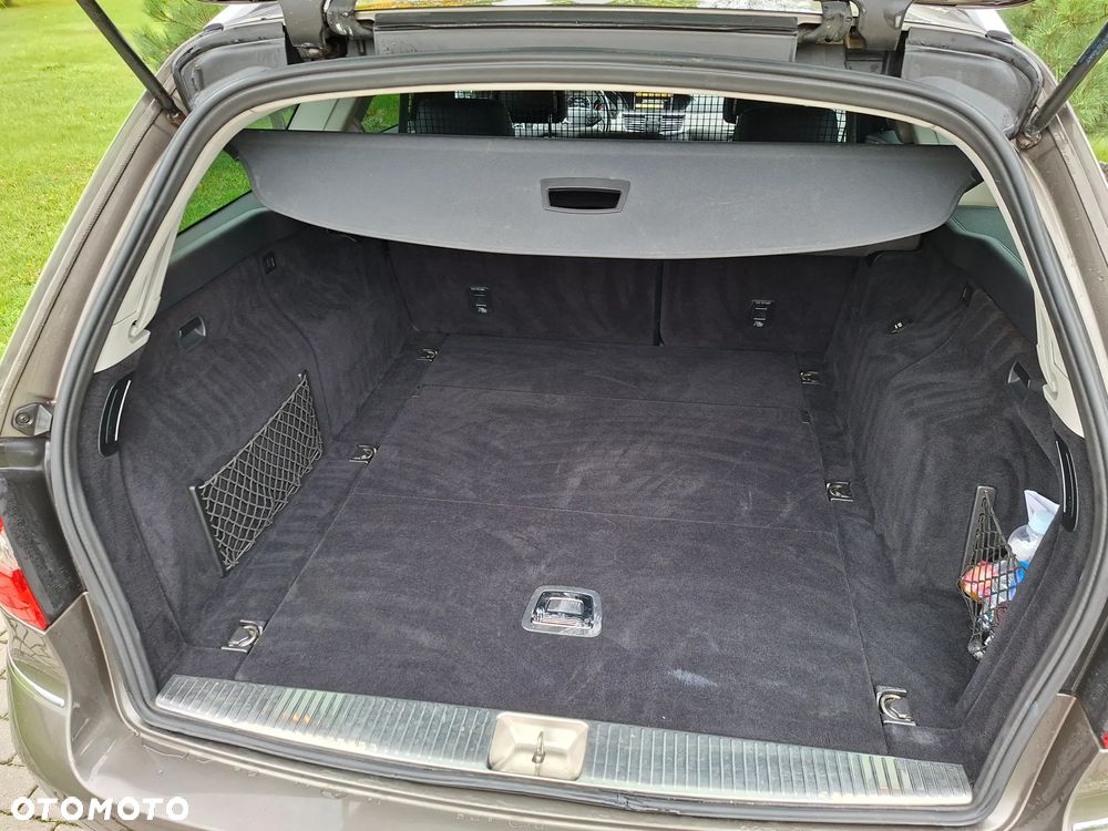Mercedes-Benz Klasa E 250 T CDI DPF BlueEFFICIENCY Automatik Avantgarde - 31