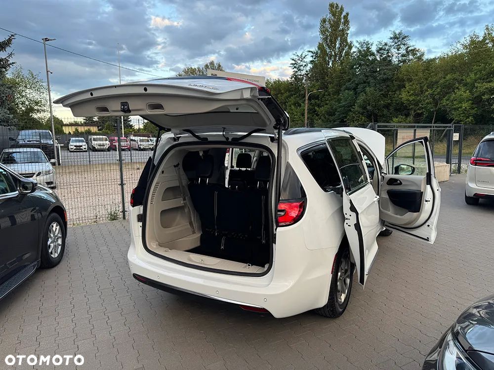 Chrysler Pacifica - 21