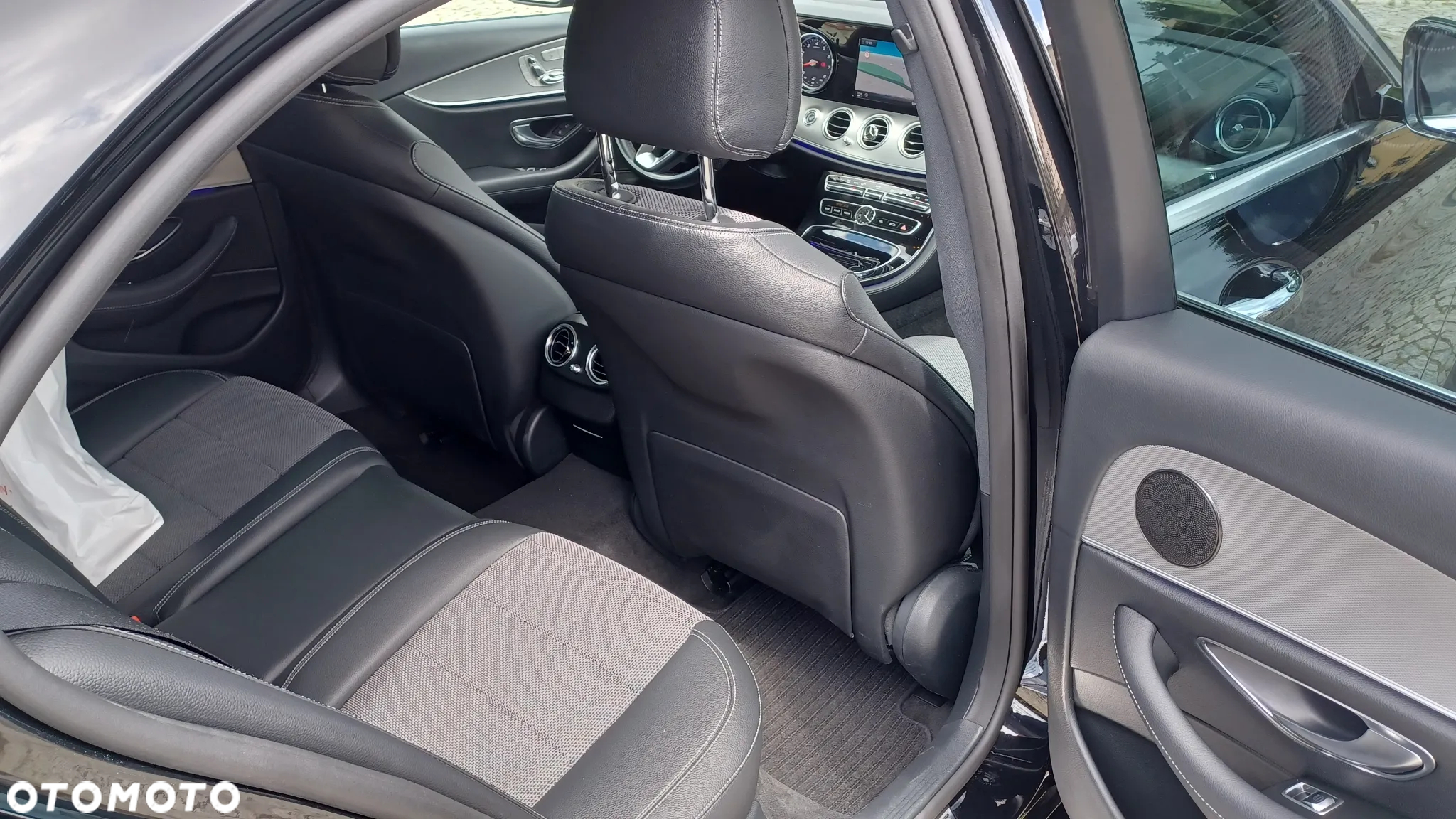Mercedes-Benz Klasa E 200 CGI BlueEFFICIENCY Automatik Avantgarde - 28
