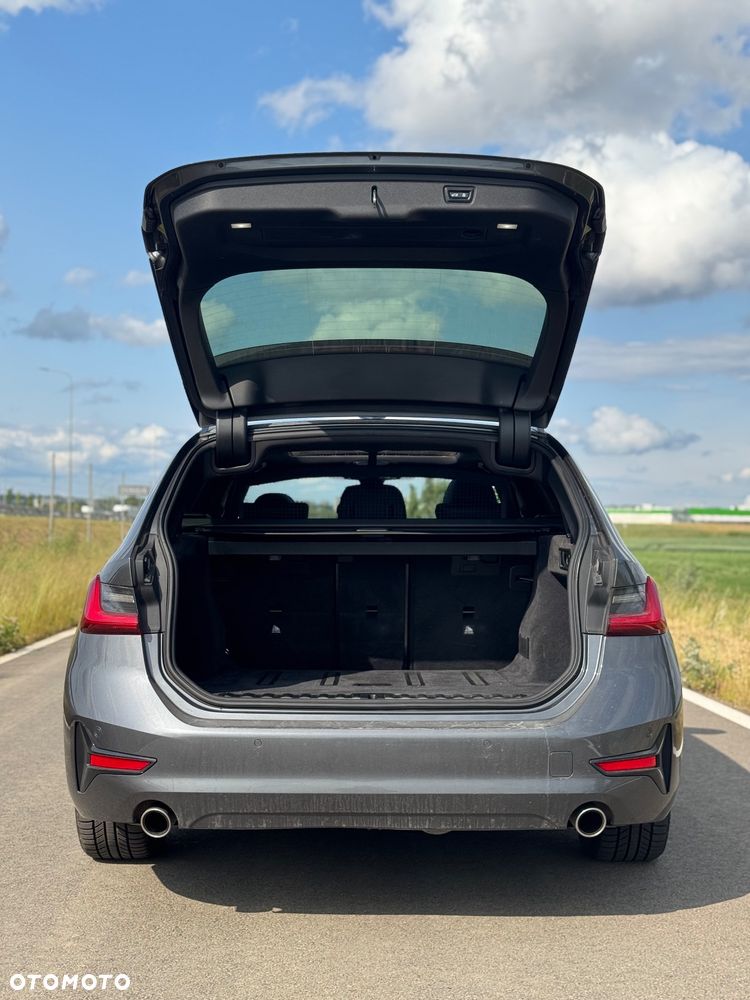 BMW Seria 3 318d Touring - 30