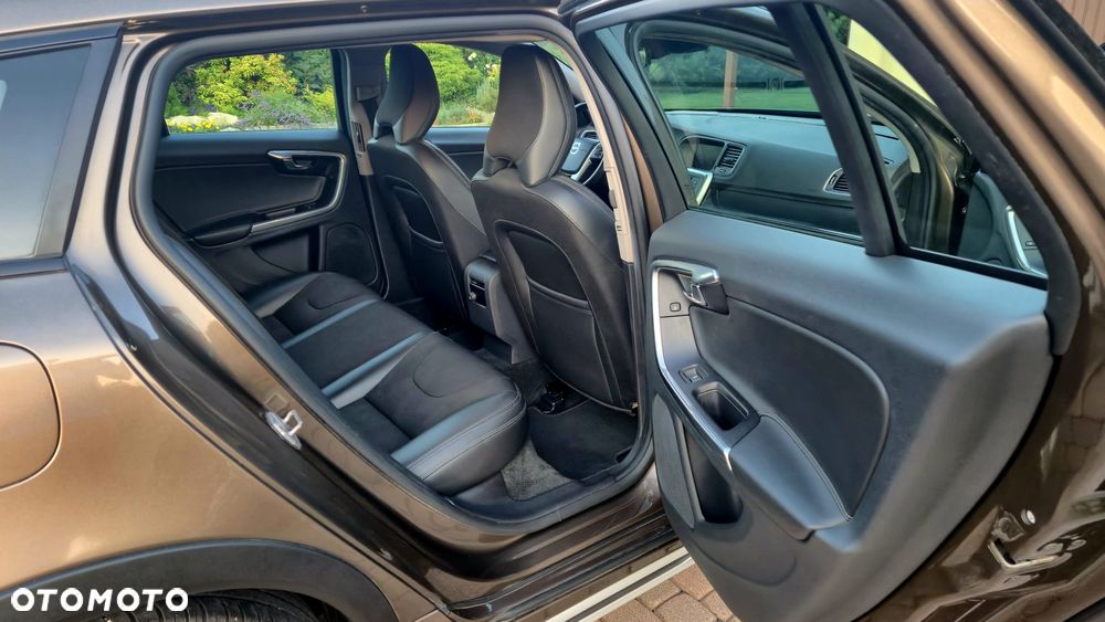 Volvo V60 Cross Country - 8