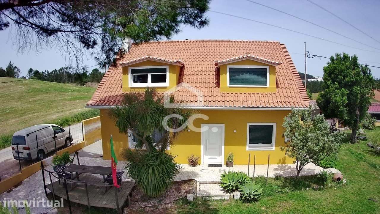 Moradia T2+1 inserida em lote com 1200 m2 - Grande imagem: 2/8