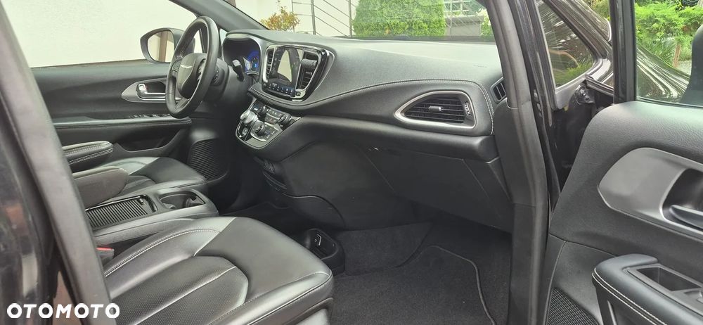 Chrysler Pacifica - 21