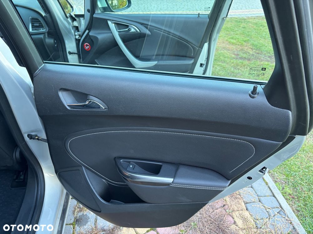 Opel Astra 2010 photo 5