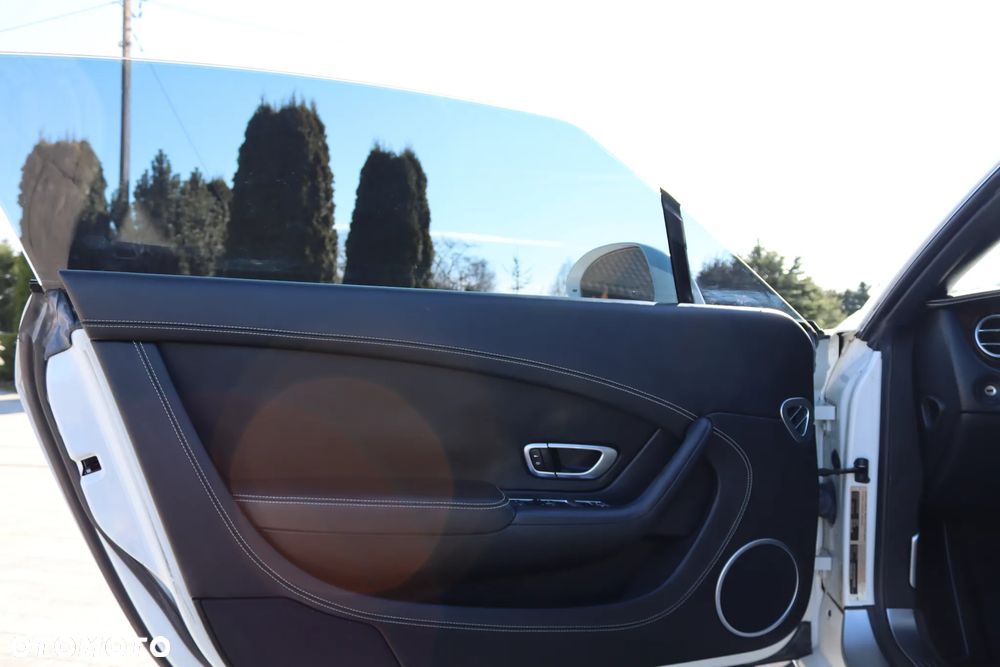Bentley Continental GT V8 Convertible - 35