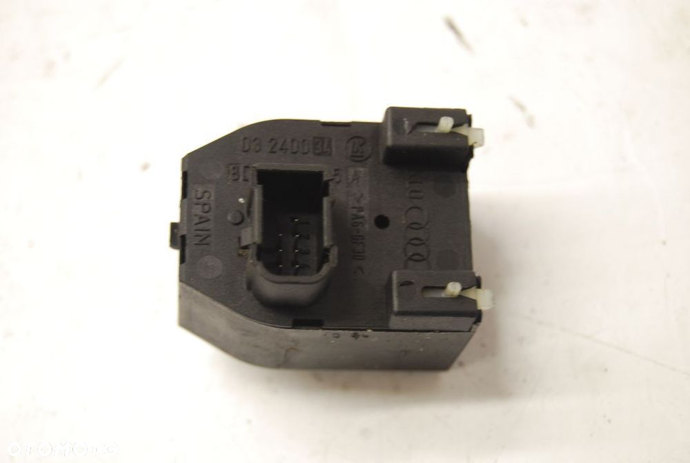 PRZEŁĄCZNIK REGULACJI LUSTEREK 8D0959565A AUDI A3 8L - 2