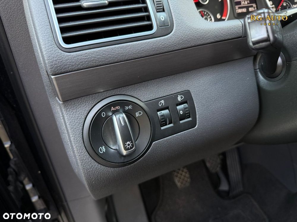 Volkswagen Touran - 36