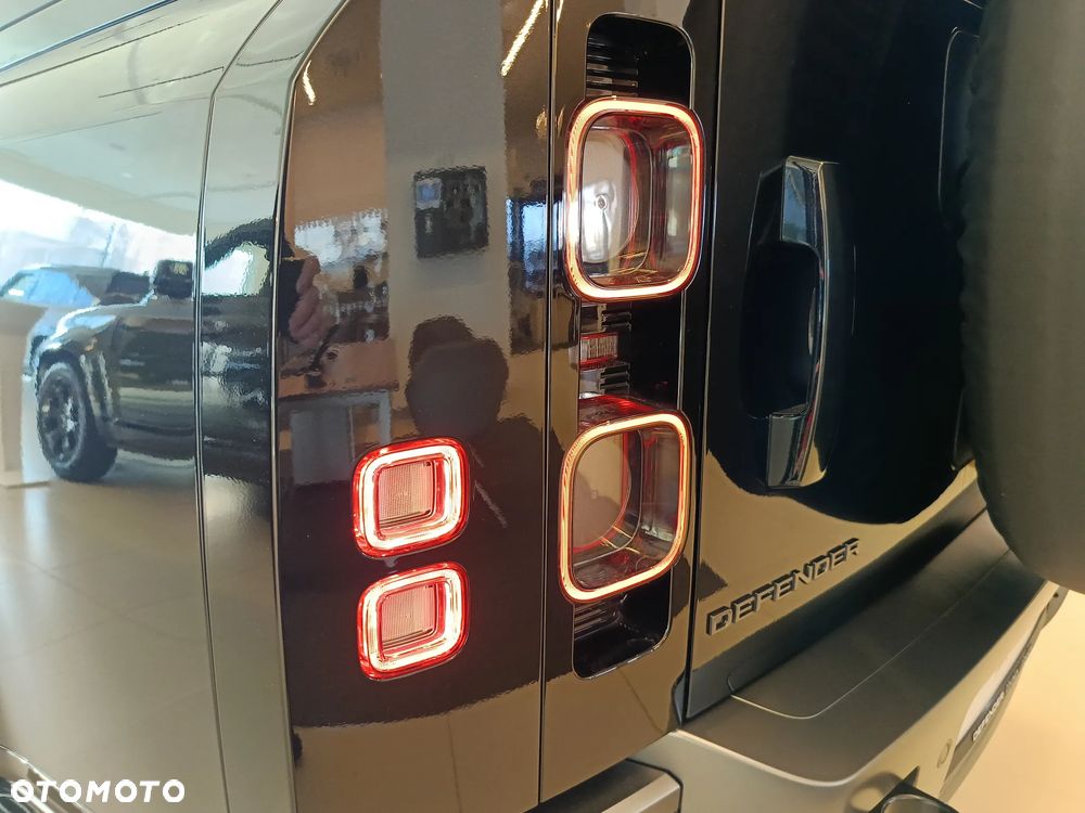 Land Rover Defender 5.0 P500 V8 - 10