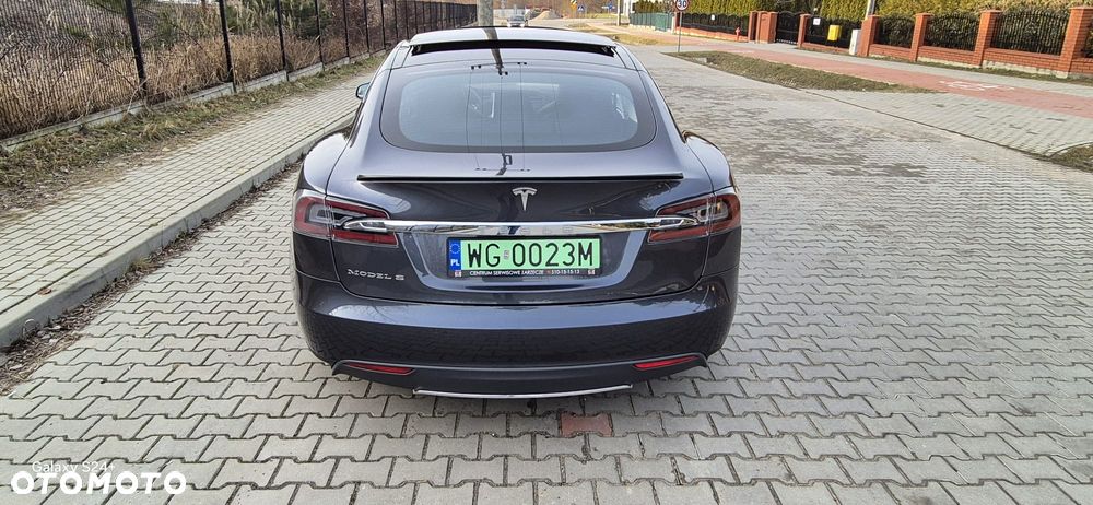 Tesla Model S - 35