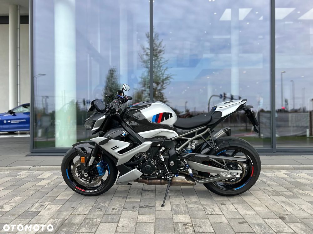 BMW S - 6