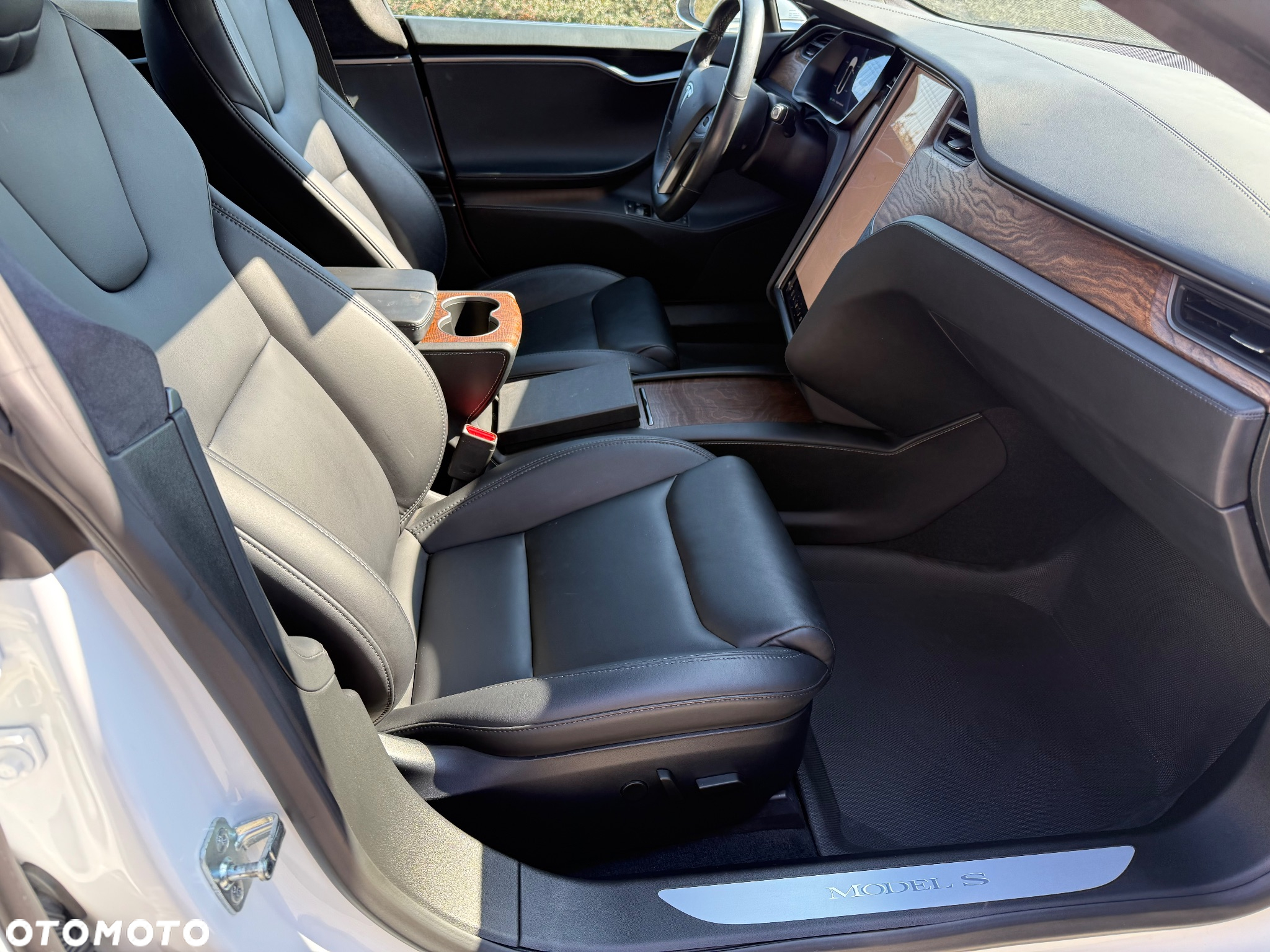 Tesla Model S - 5
